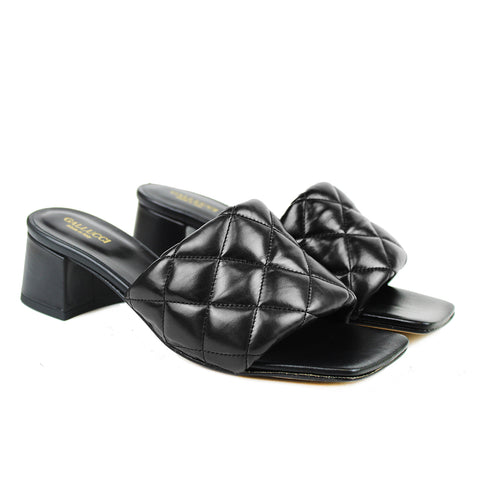 Sandal in black quilted leather