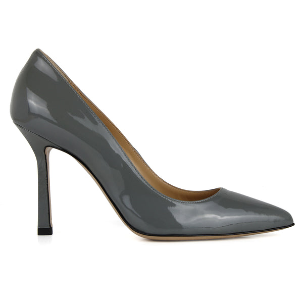 Décolleté in gray patent leather