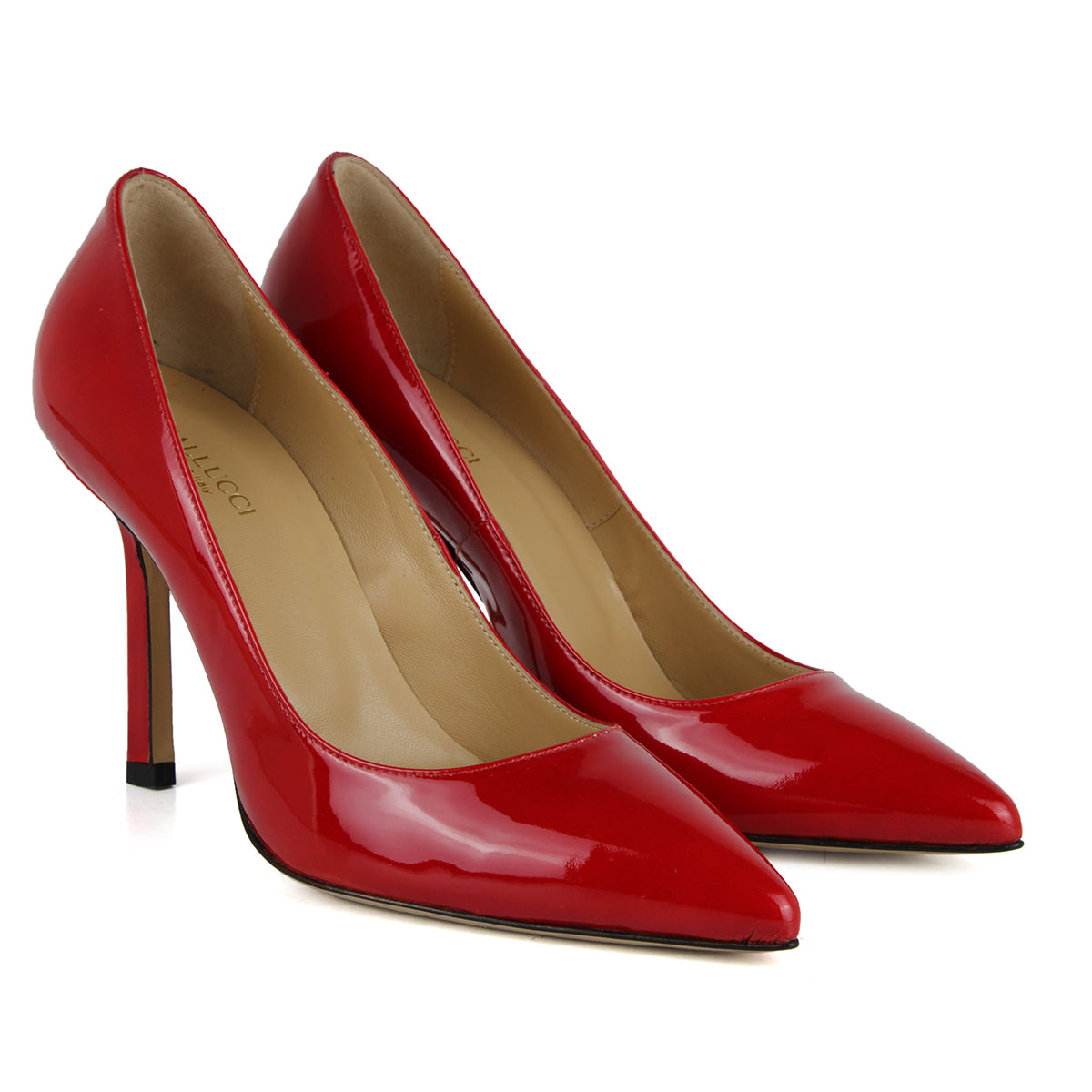 Décolleté in red patent leather