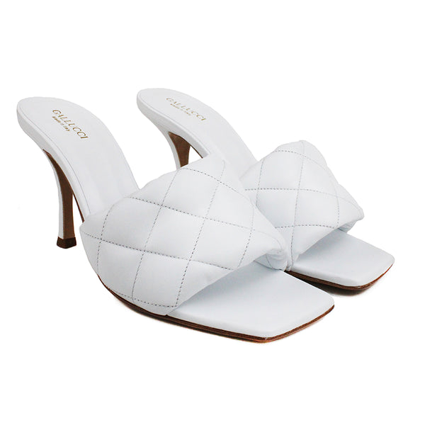 White heeled sandals in quilted leather