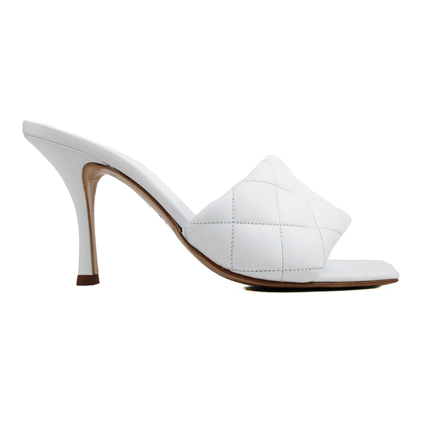 White heeled sandals in quilted leather