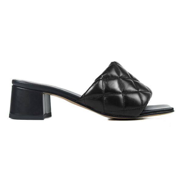 Sandal in black quilted leather