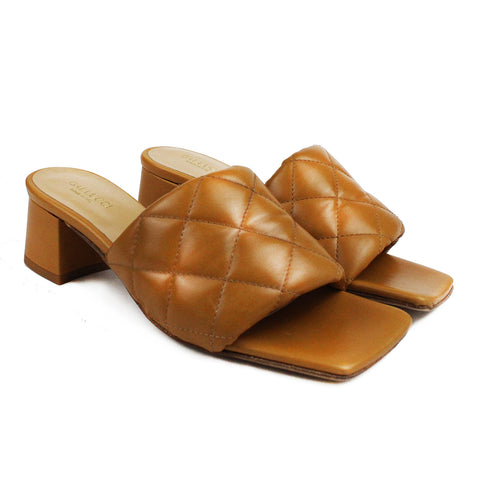 Sandal in quilted leather